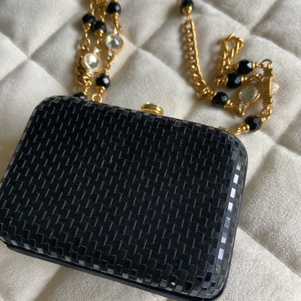 Evening bag, gold chain with crystals.